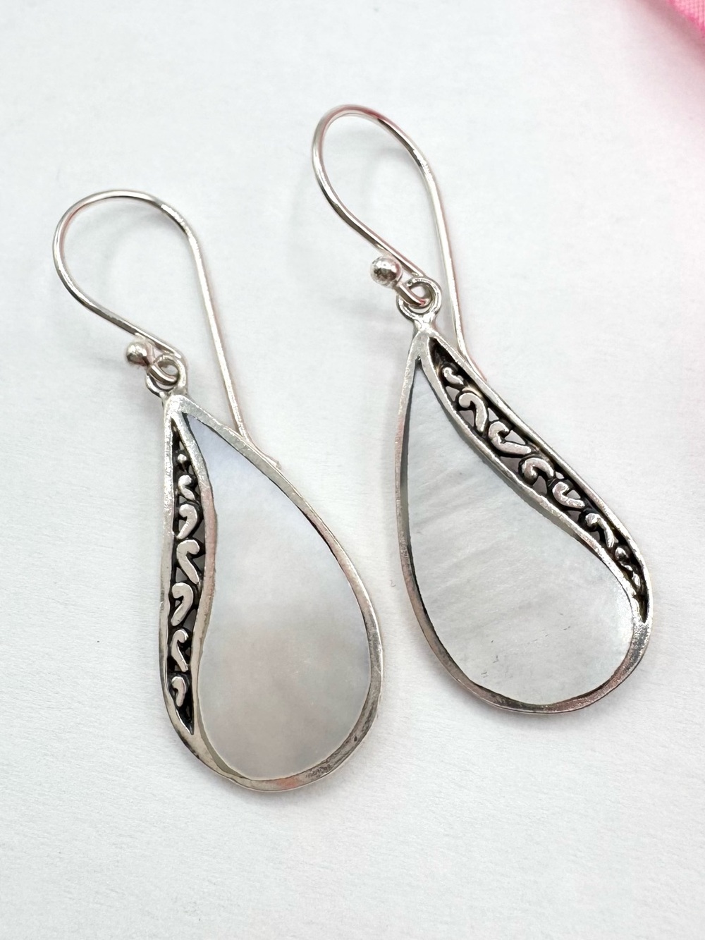Beachy Boho 925 Sterling Silver MOP Paisley Dangle Earrings Acid Tested Stamped